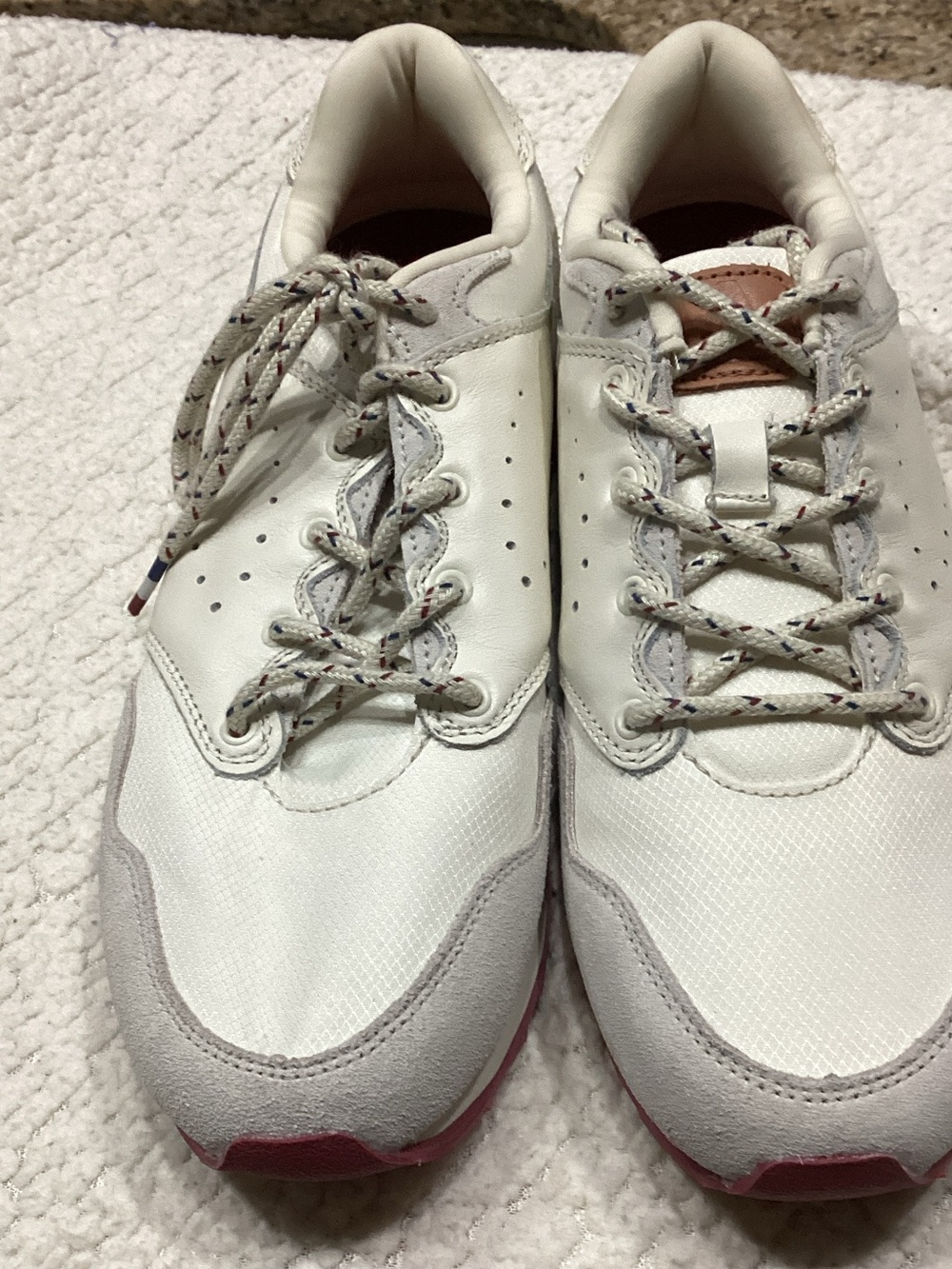 ABEO leather sneakers.